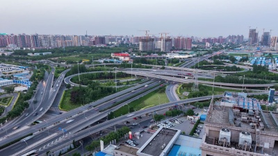 繁忙路口鸟瞰图(WS/Zoom)