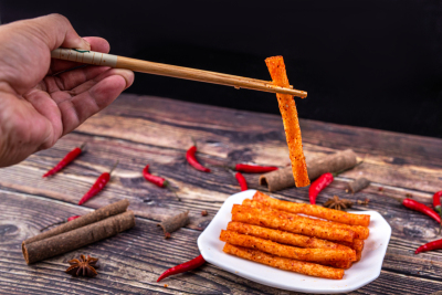 美食系列写实辣条辣片细节图