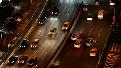 夜间高架路