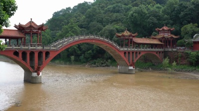 四川乐山东方佛园好上拱桥与河景