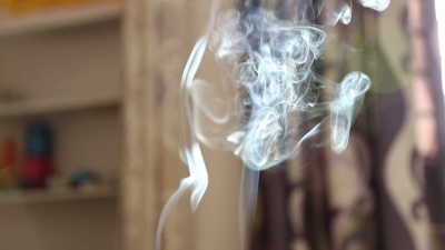 烧香产生的白烟