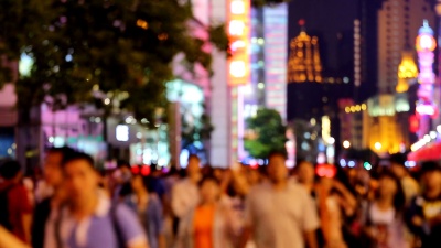 散焦拥挤的街道