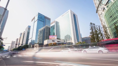 首尔市中心道路上交通繁忙。时间间隔