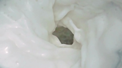 慢动作牛奶