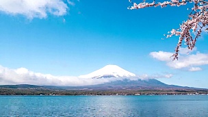 T/L紫山富士山对蓝天，富士，日本