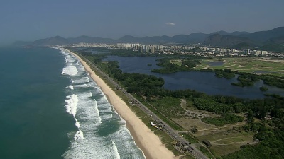 观看Barra da Tijuca高尔夫球场的空中缩放