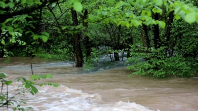 雨后小河