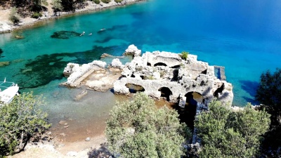 位于G？Cek的下沉式浴池。Fethiye/土耳其。