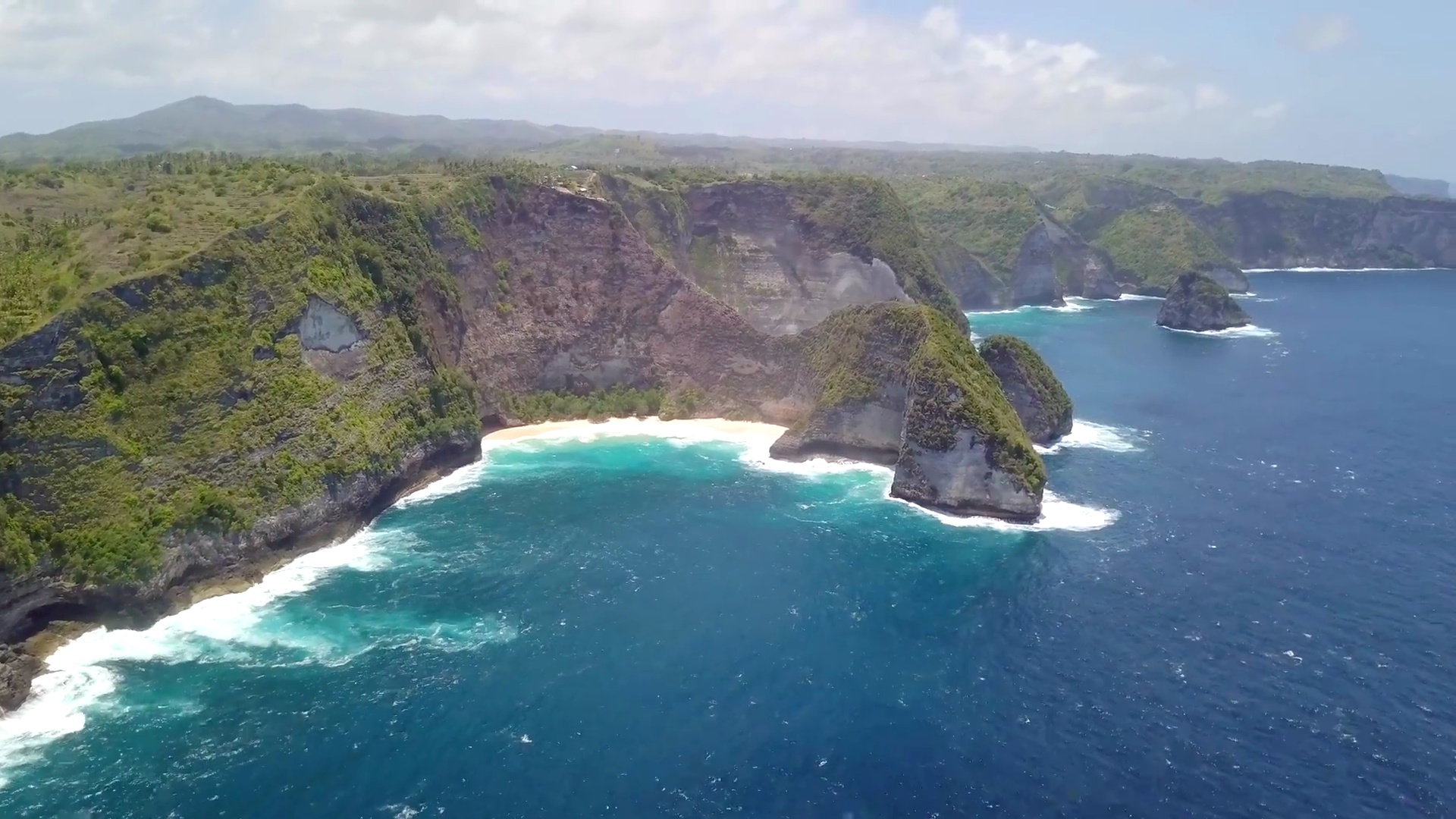 飞向Kelingking海滩Nusa Penida