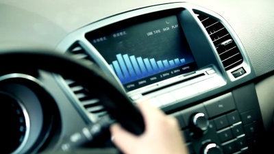 使用汽车音频立体声系统