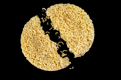 美食系列写实泡面面饼细节图