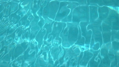 真实慢动作中的苛性波浪水的视频