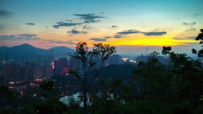 中国日落珠海名山公园顶城市景观全景  timelapse
