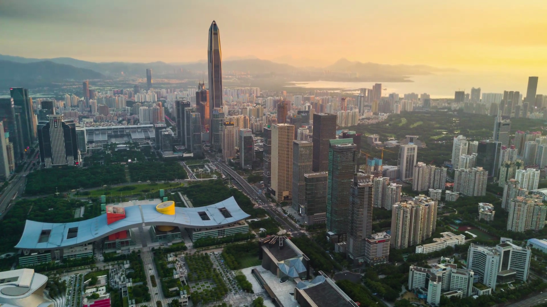 中国深圳城市景观KK100大厦落日天空市中心市政厅航拍全景  Timelapse