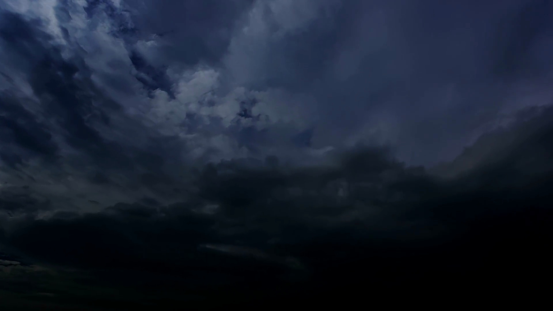 晚上雷雨云闪电。  Timelapse Loop。