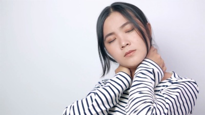 女人脖子痛