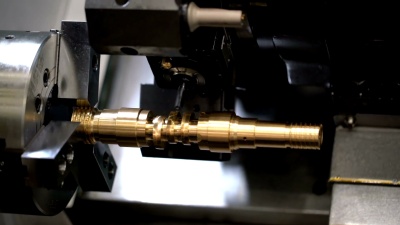 金属加工数控铣床。