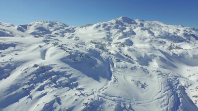 空中 山上空荡荡的滑雪场