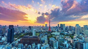  。东京城市的延时城市景观与日本的东京塔