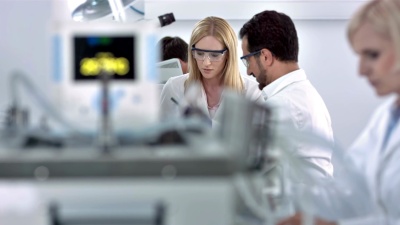 科学家比较科学结果