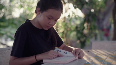 女人看书