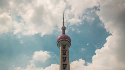 中国上海夏日东方明珠塔顶天空全景 延时摄影