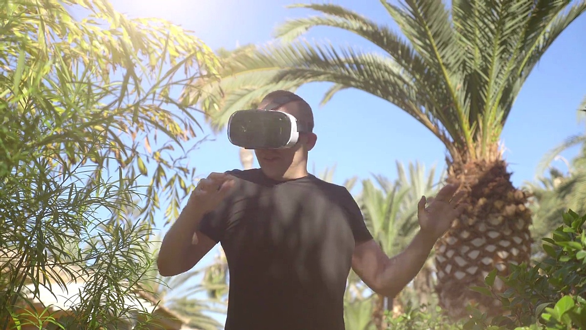  热带花园人类探索虚拟现实视频