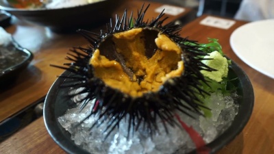 新鲜的海胆。日本名菜生鱼片