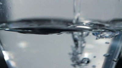 慢动作浇水