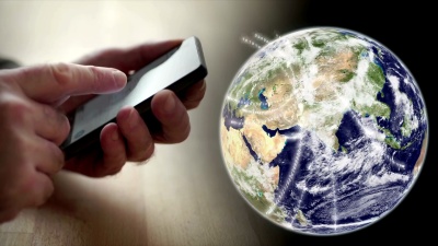 来自世界各地的数据流进入手机。