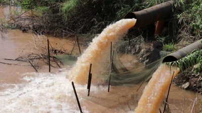 浑水出水管。