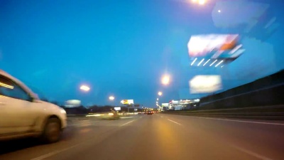 夜间道路POV通过城市的夜间时间