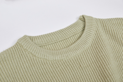 服饰系列写实豆绿色毛衣领口细节展示