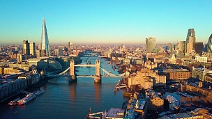 伦敦和泰晤士河空中城市景观飞行视频