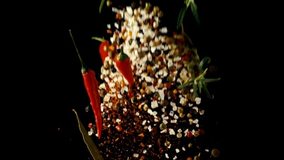 香料混合食物爆裂与辣椒和花椒