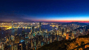  ，延时摄影香港城市景观在早晨日出时间在维多利亚港