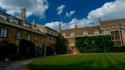 英国剑桥基督学院和大学