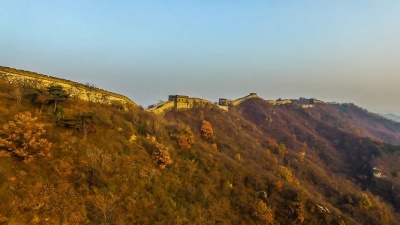 在中国的北京，从天空中可以看到长城的美丽。