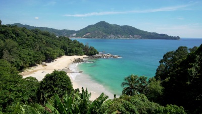 热带海滩上的大海和蓝天