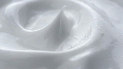 白色柔和的化妆品霜。