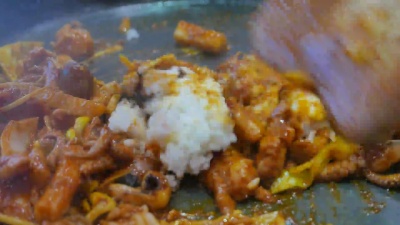  镜头 韩国菜，Dak Galbi，鸡肉海鲜炒饭