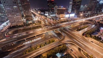 延时摄影-北京道路交叉口夜间鸟瞰(缩放)