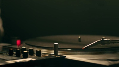 DJ在工作