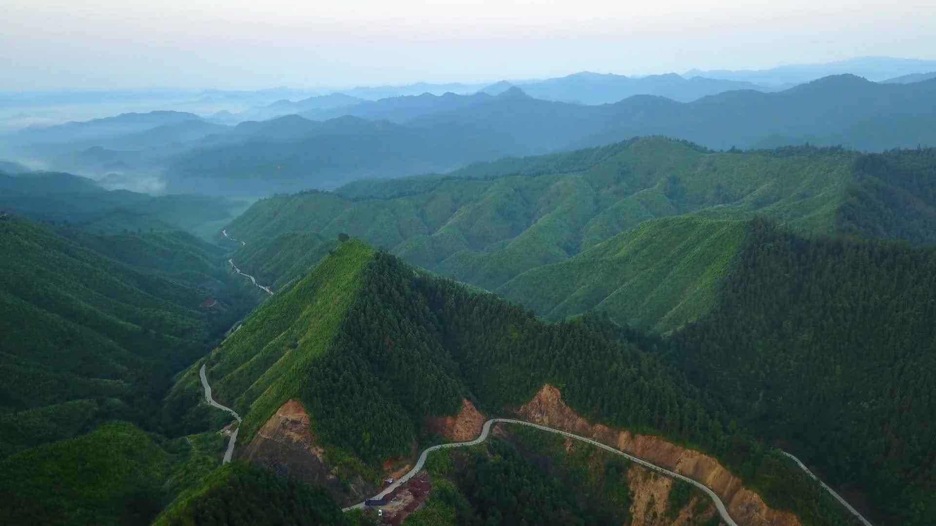 清晨空中登山