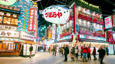 晚上大阪购物街和拥挤的商店，Timelapse