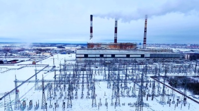 能源发电厂鸟瞰。电站天空视图。能源工厂