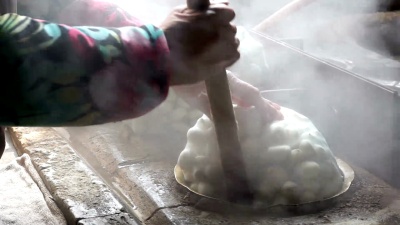 蚕茧热水煮沸