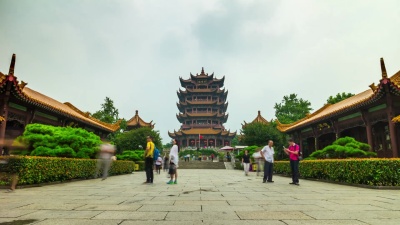 晴天武汉市著名黄鹤主庙正面全景 延时，中国