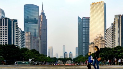  延时 广州中央金融商务区夜间行人拥挤