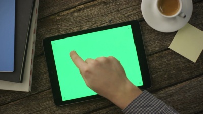 在家里以横向模式使用Tablet PC。俯视图。因果生活方式